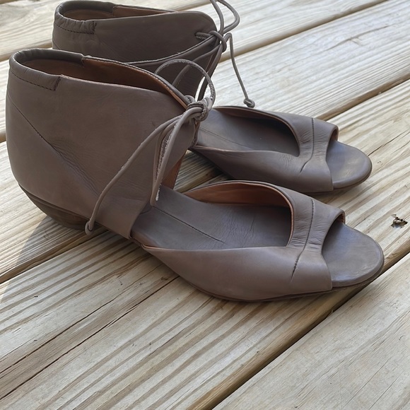 Argila Taupe Leather Lace Up Sandals Made In Spain Size 8/ EU 38.5 - Picture 1 of 13